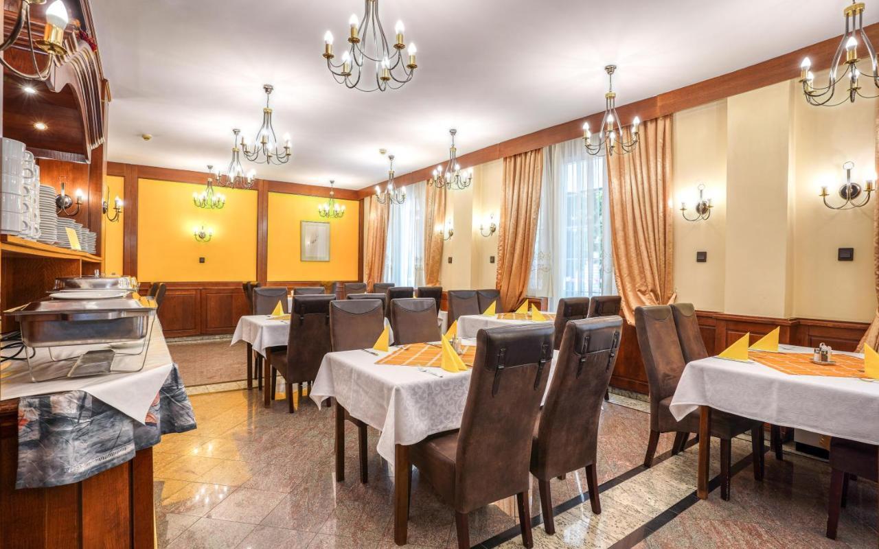 Hotel Erzsebet ヘーヴィーズ エクステリア 写真