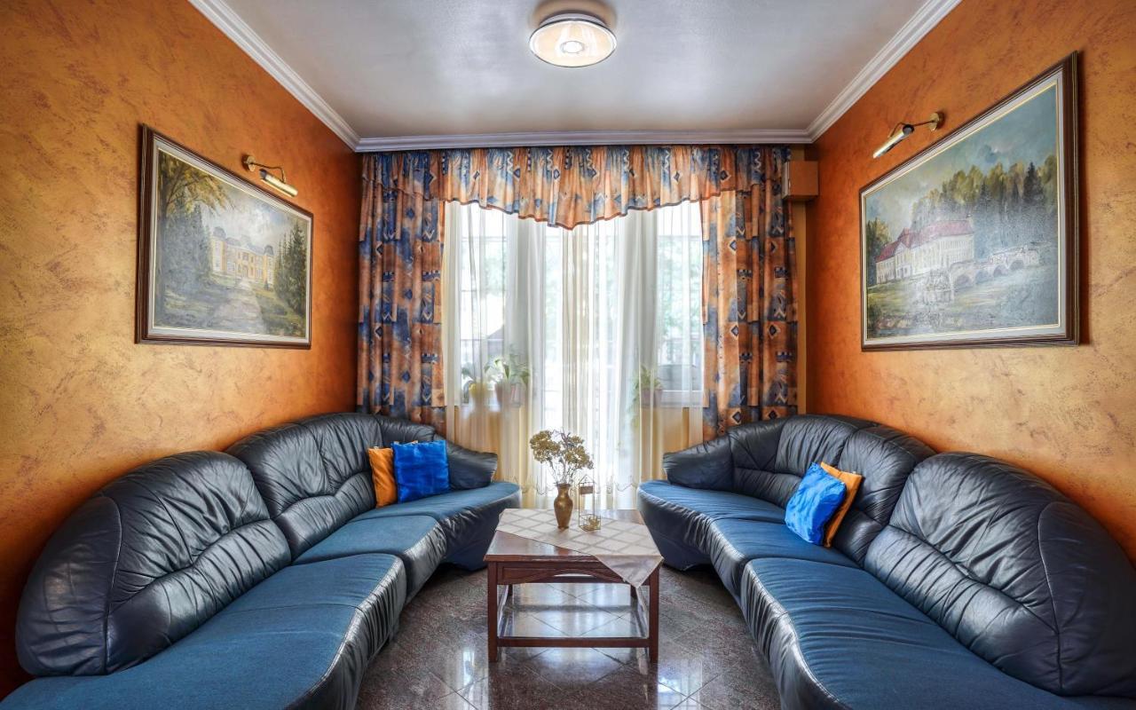 Hotel Erzsebet ヘーヴィーズ エクステリア 写真