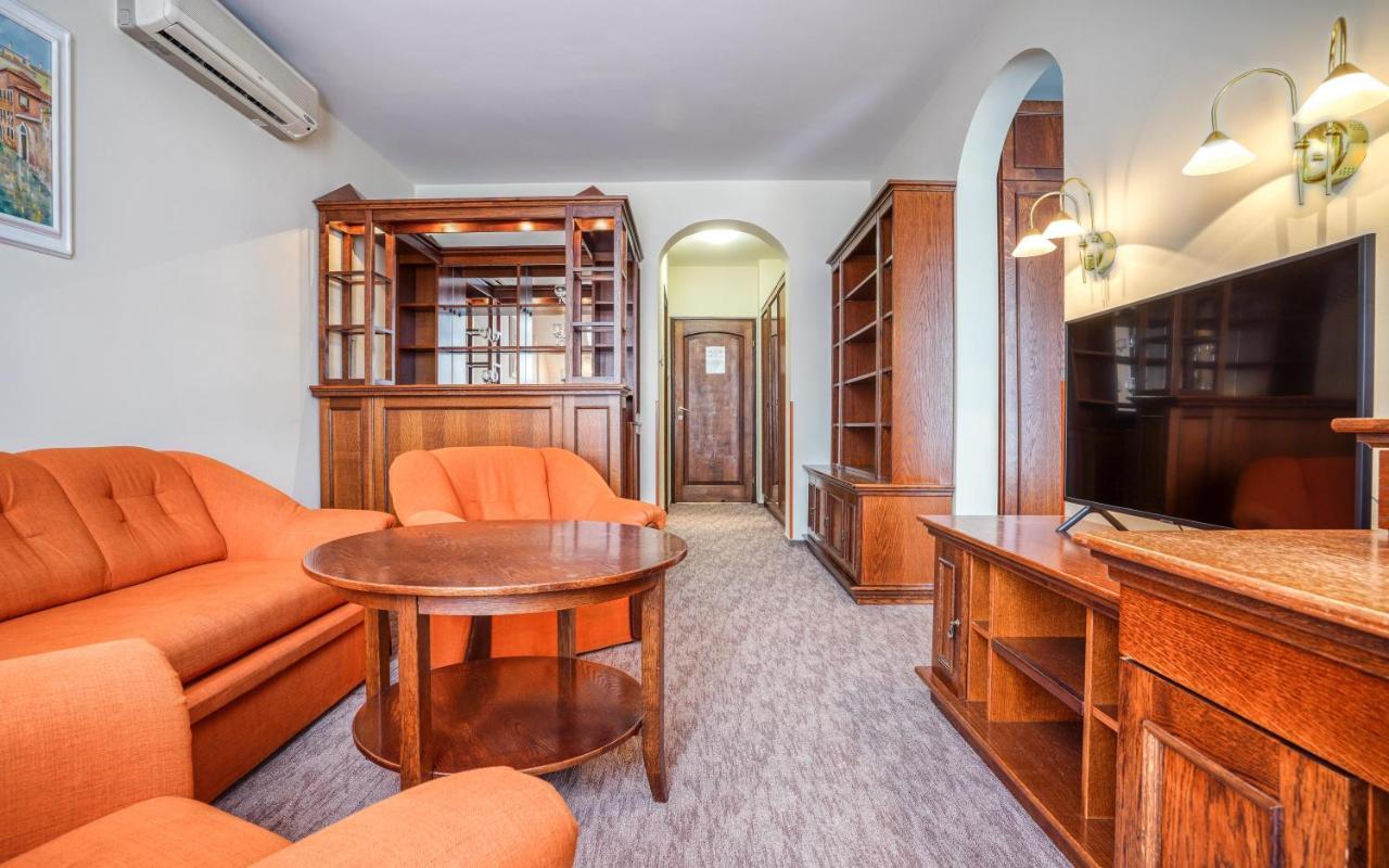 Hotel Erzsebet ヘーヴィーズ エクステリア 写真