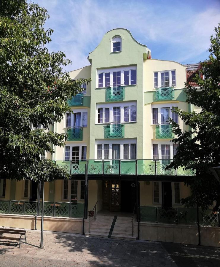 Hotel Erzsebet ヘーヴィーズ エクステリア 写真