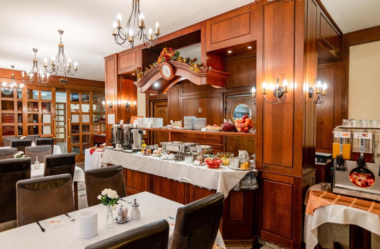 Hotel Erzsebet ヘーヴィーズ エクステリア 写真