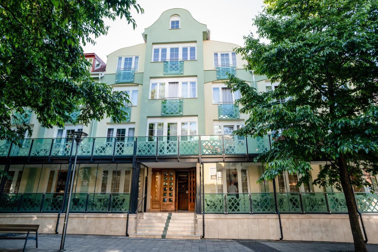 Hotel Erzsebet ヘーヴィーズ エクステリア 写真