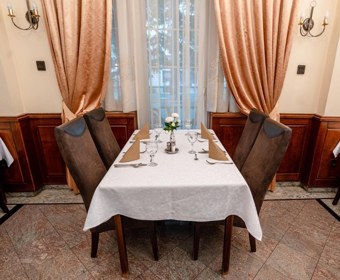 Hotel Erzsebet ヘーヴィーズ エクステリア 写真