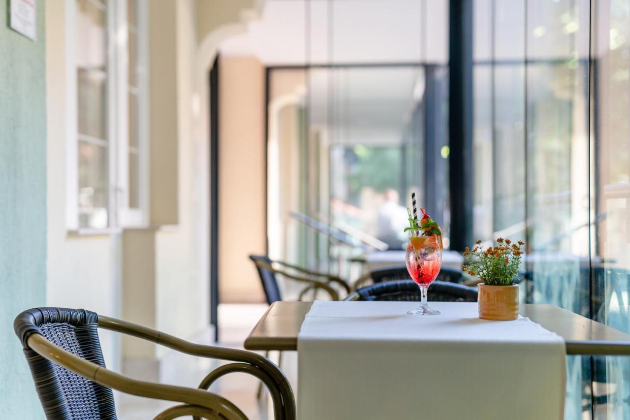 Hotel Erzsebet ヘーヴィーズ エクステリア 写真