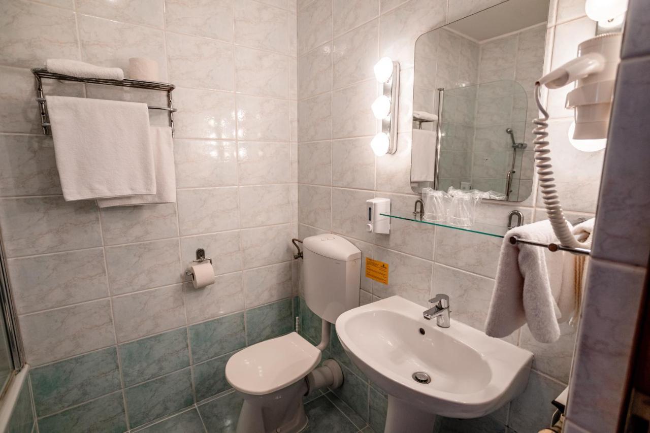 Hotel Erzsebet ヘーヴィーズ エクステリア 写真