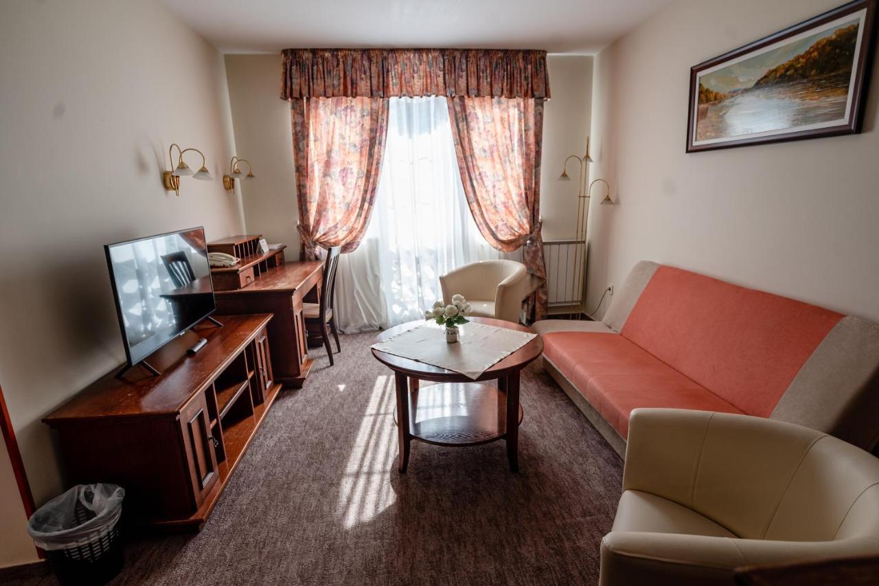 Hotel Erzsebet ヘーヴィーズ エクステリア 写真