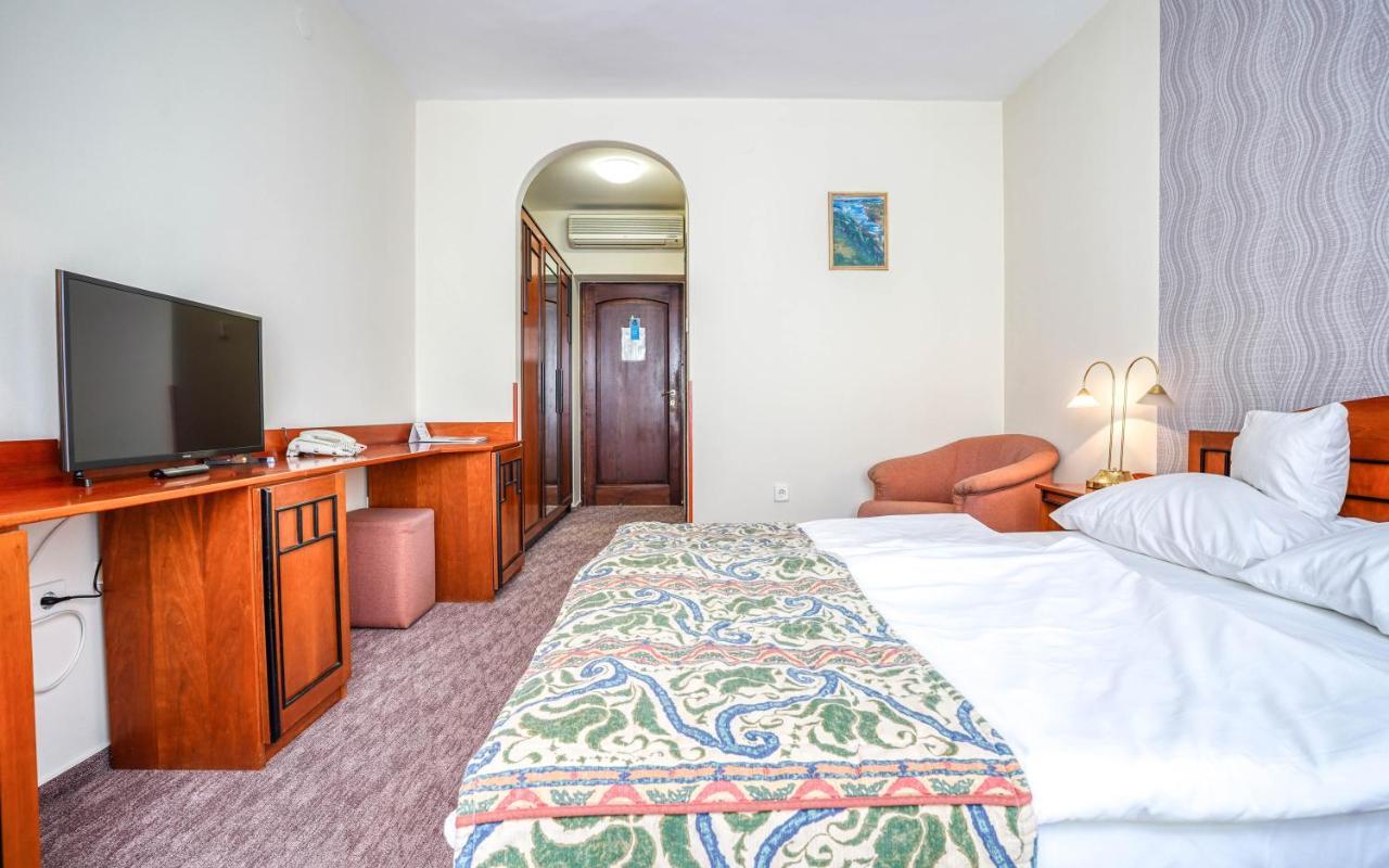 Hotel Erzsebet ヘーヴィーズ エクステリア 写真