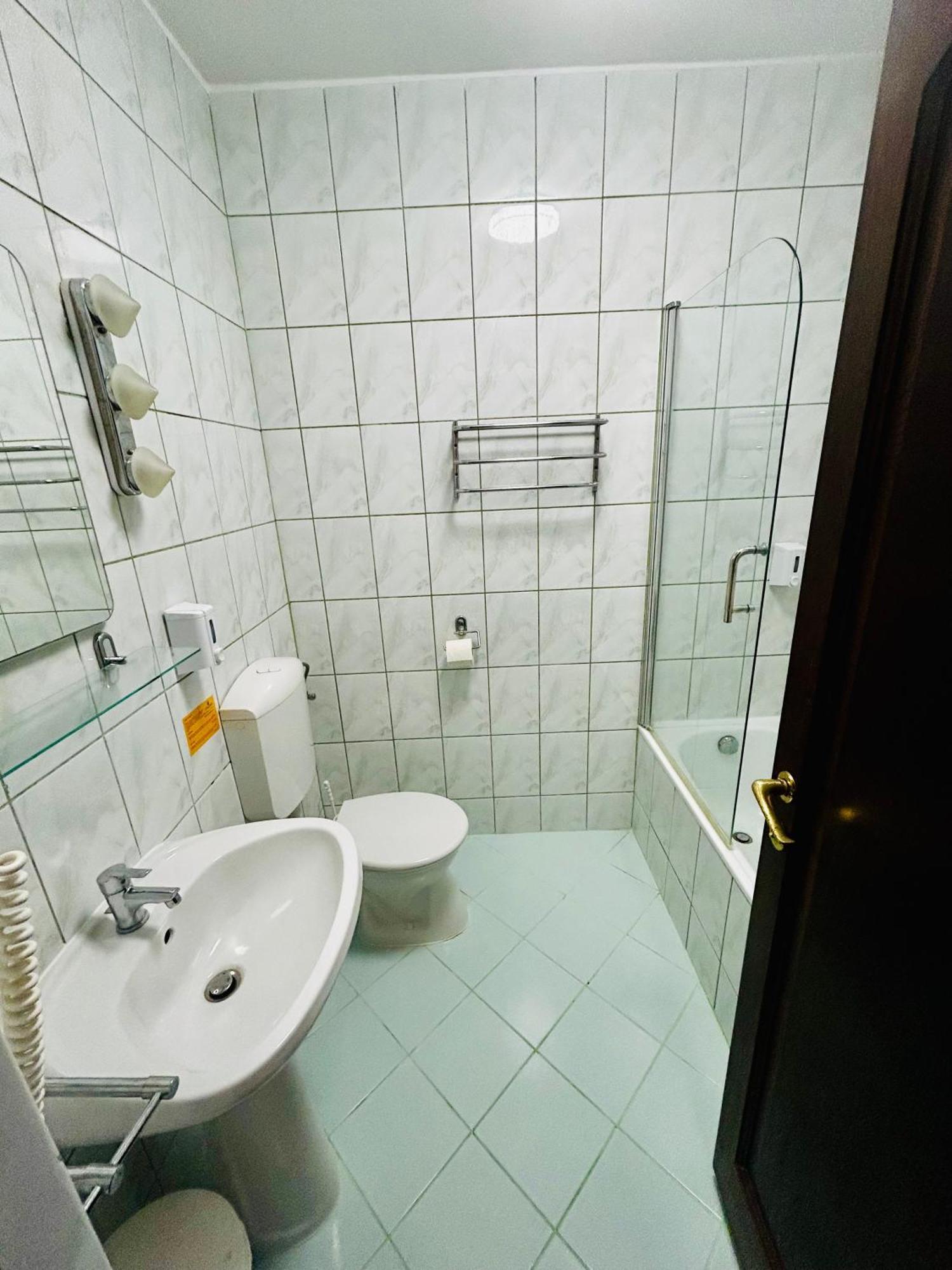 Hotel Erzsebet ヘーヴィーズ エクステリア 写真