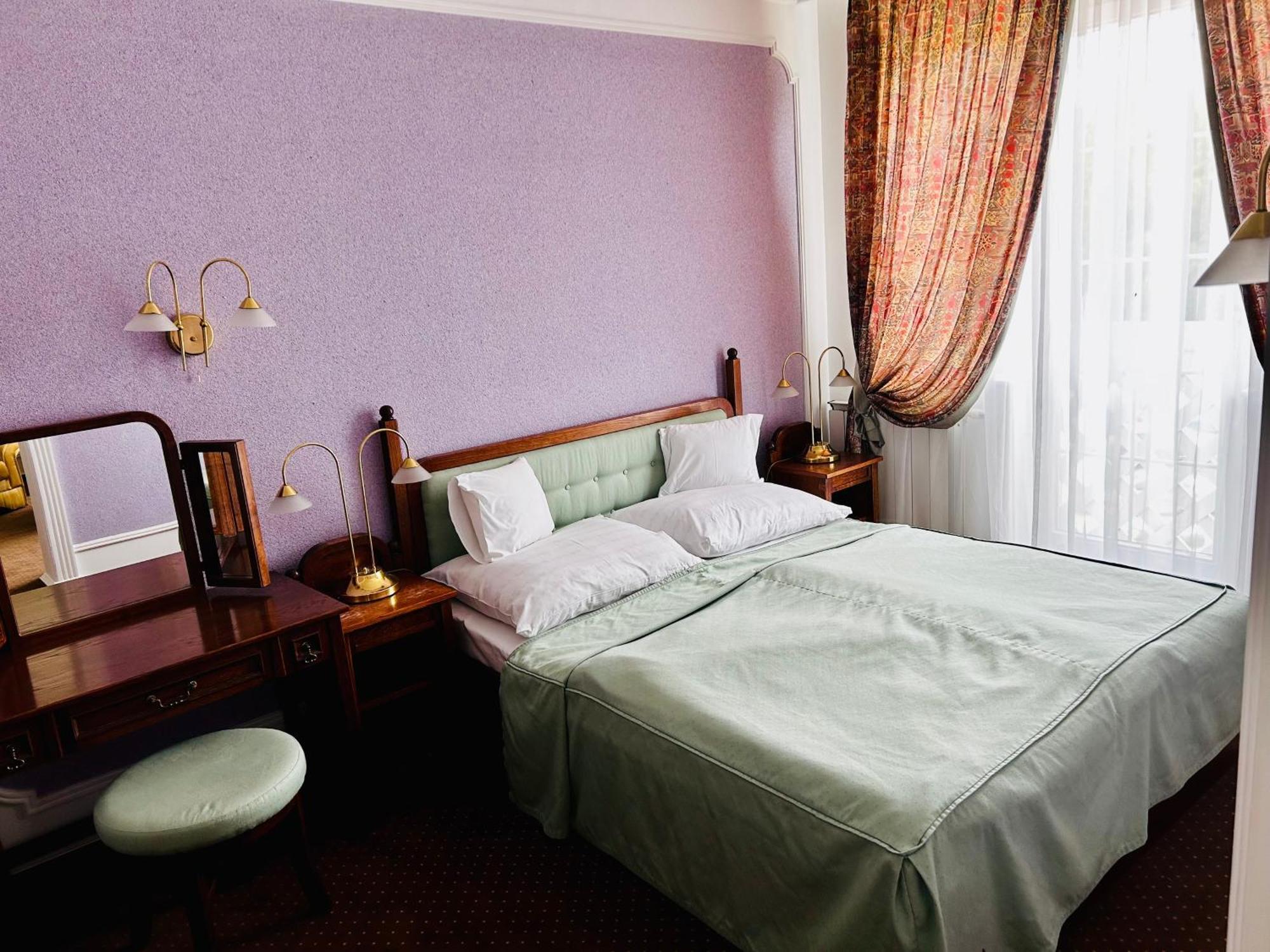 Hotel Erzsebet ヘーヴィーズ エクステリア 写真
