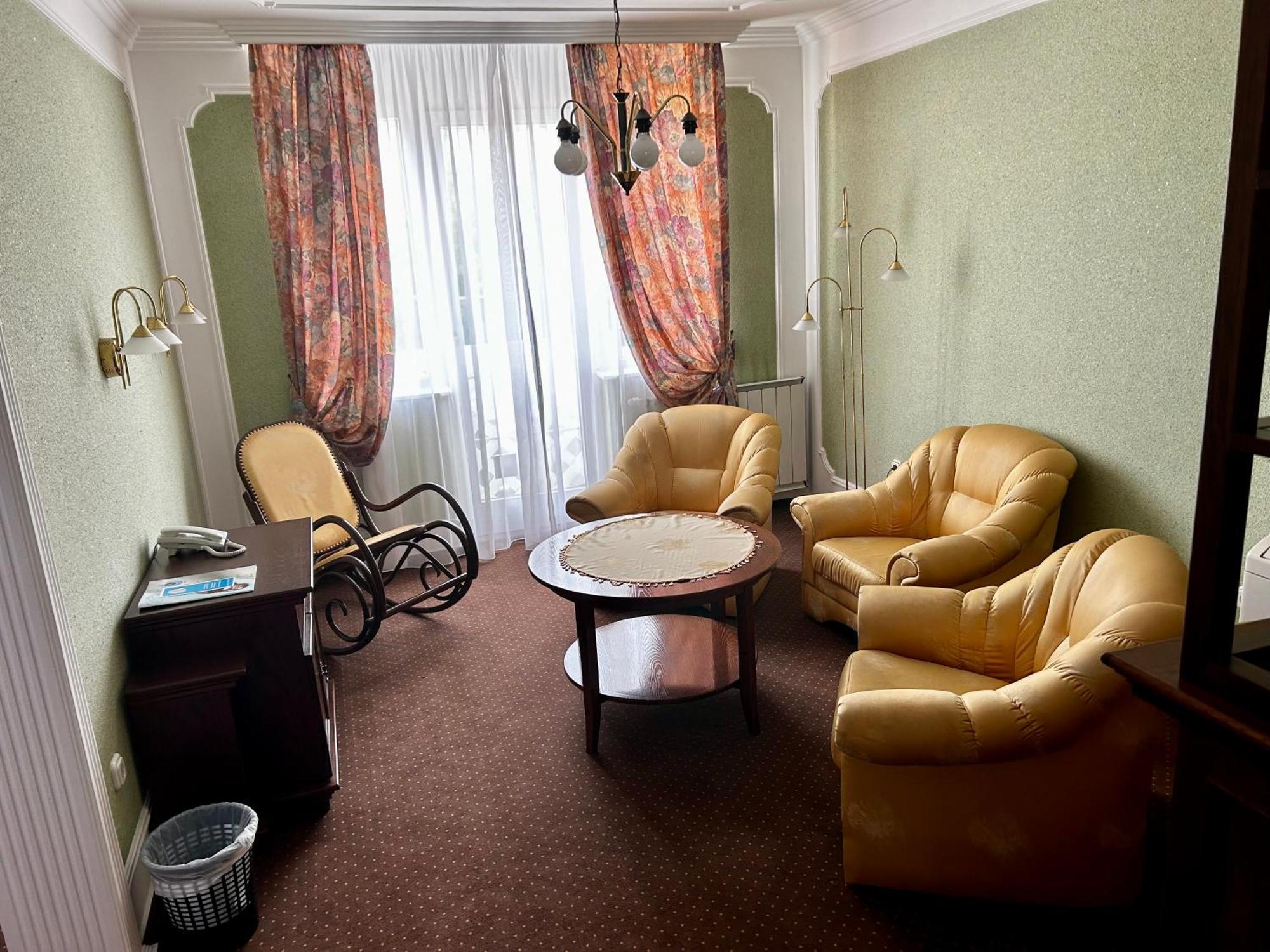 Hotel Erzsebet ヘーヴィーズ エクステリア 写真