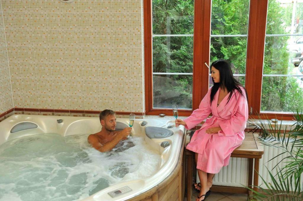 Hotel Erzsebet ヘーヴィーズ エクステリア 写真