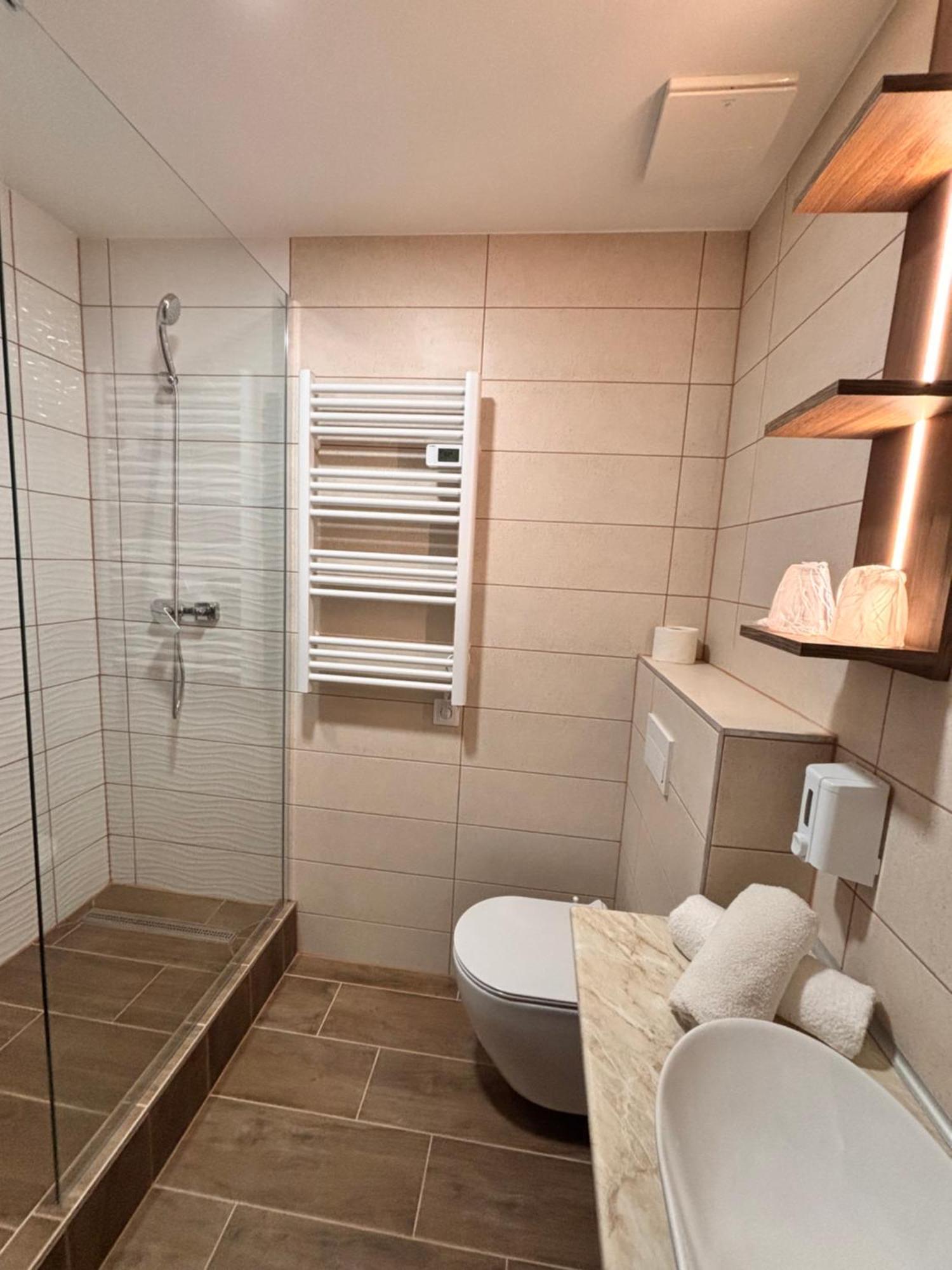 Hotel Erzsebet ヘーヴィーズ エクステリア 写真