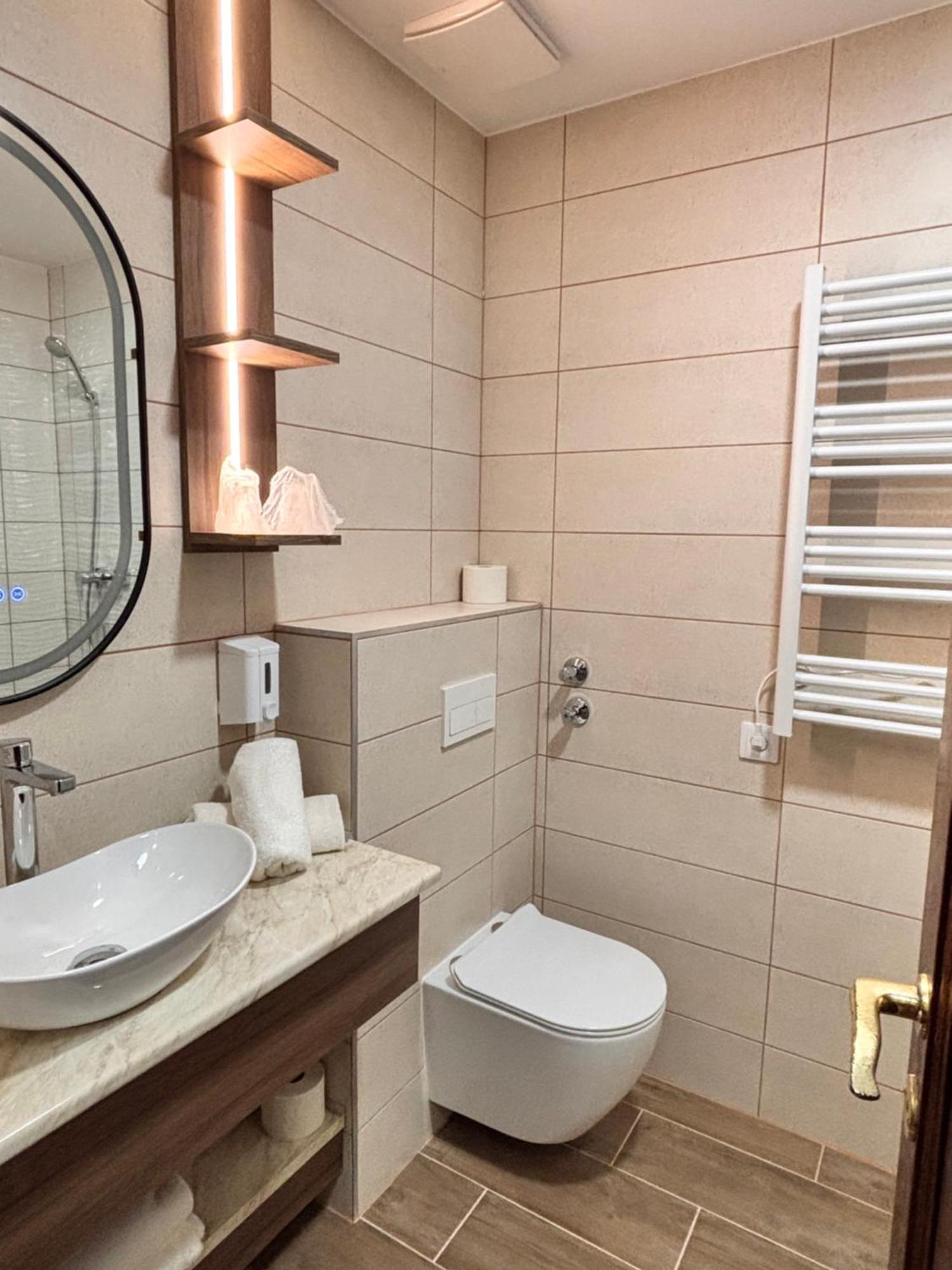 Hotel Erzsebet ヘーヴィーズ エクステリア 写真