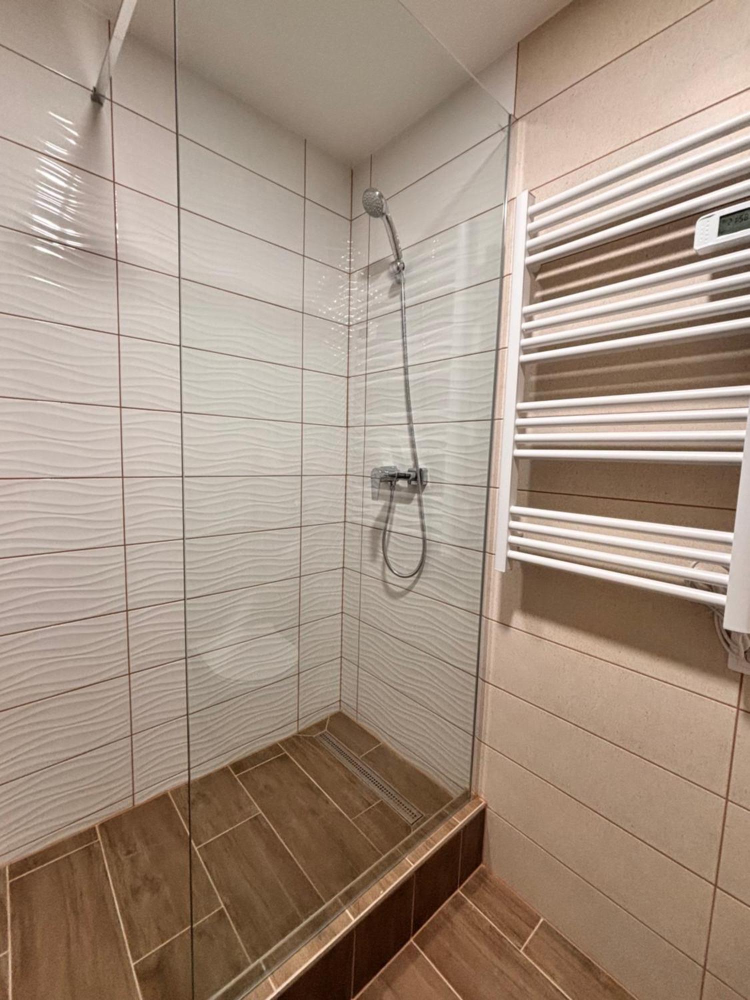 Hotel Erzsebet ヘーヴィーズ エクステリア 写真